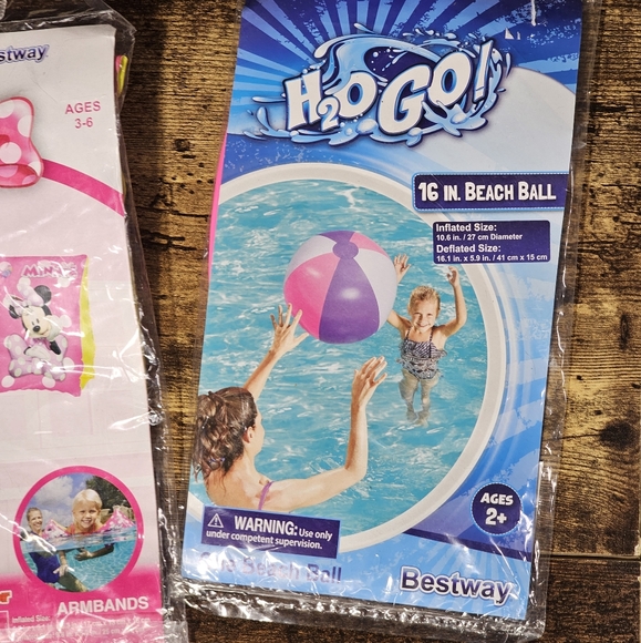 Minnie Mouse summer swimming pool inflatable 4 pc set - Picture 3 of 4